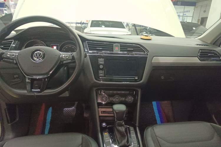 Used Volkswagen Tiguan L 2019 330TSI Automatic Two-Wheel Drive Panoramic Comfort Edition China VI Standard Audio And AC Panel