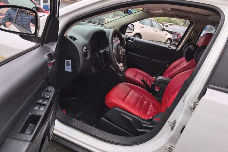 Used Jeep Compass 2014 2.0L two-wheel drive sport version
