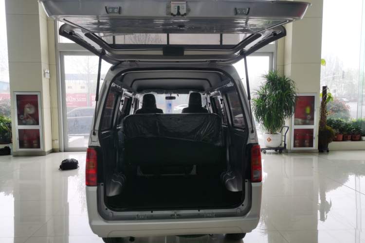 Used Wuling Zhiguang 2023 1.5L Practical Version 5/7 Seats Trunk