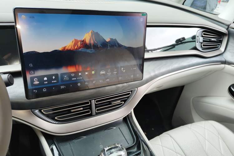 Used Denza D9 2022 DM-i 945 Luxury Model
