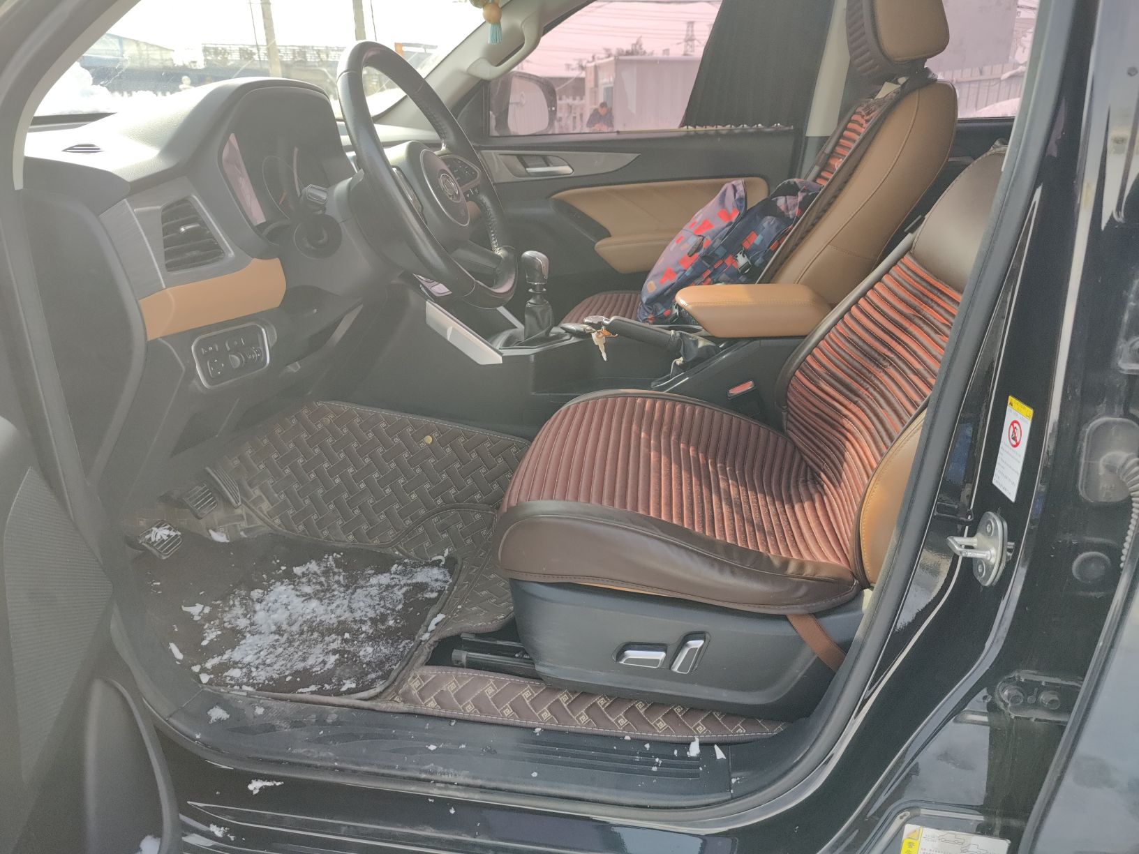 Переднее сиденье в автомобиле