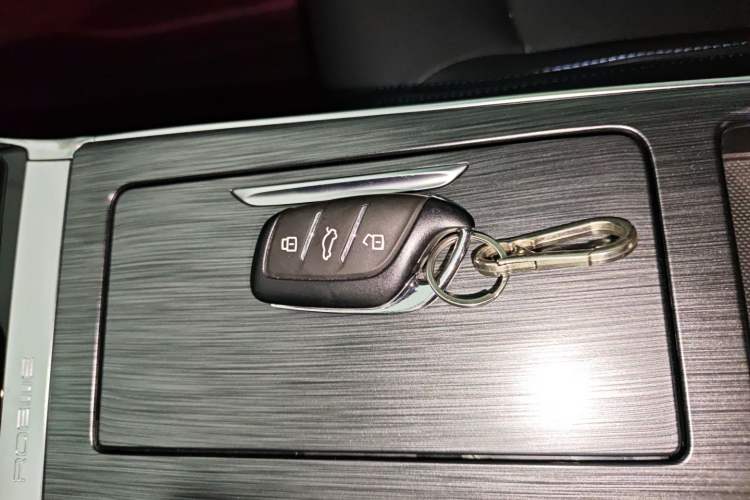 Used Roewe RX5 2025 PLUS 330TGI Automatic Trendsetting Smart Edition
