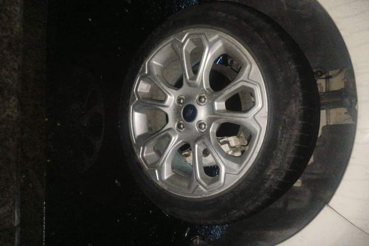 Used Ford EcoSport 2018 1.5L Automatic Platinum Wing Model Right Front Wheel Hub