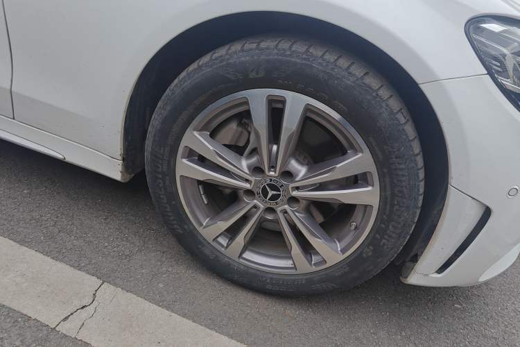 Used Mercedes-Benz C-Class 2021 C 200 L Fashion Edition Sport Version Right Front Wheel Hub