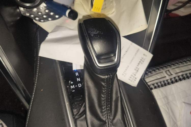 Used Toyota Venza 2023 2.0L CVT Two-Wheel Drive Luxury Edition Gear Lever