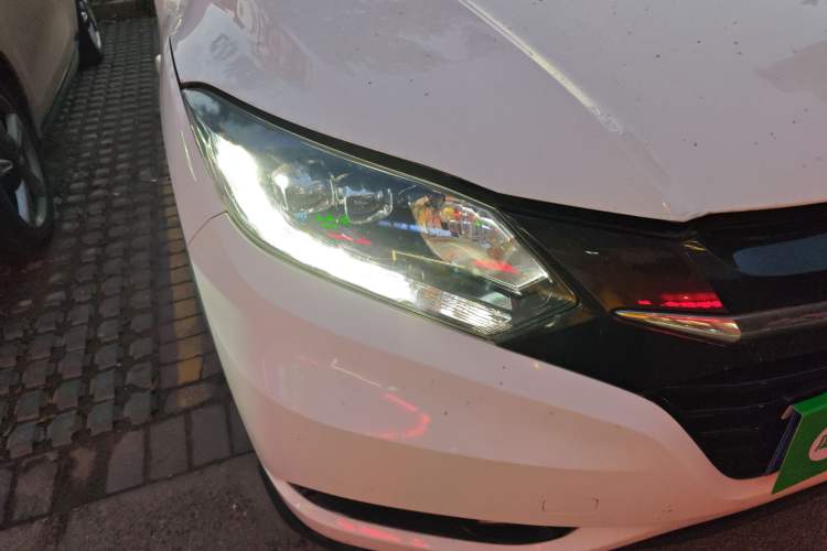 Used Honda Vezel 2017 1.8L CVT Front-Wheel Drive Pioneer Edition