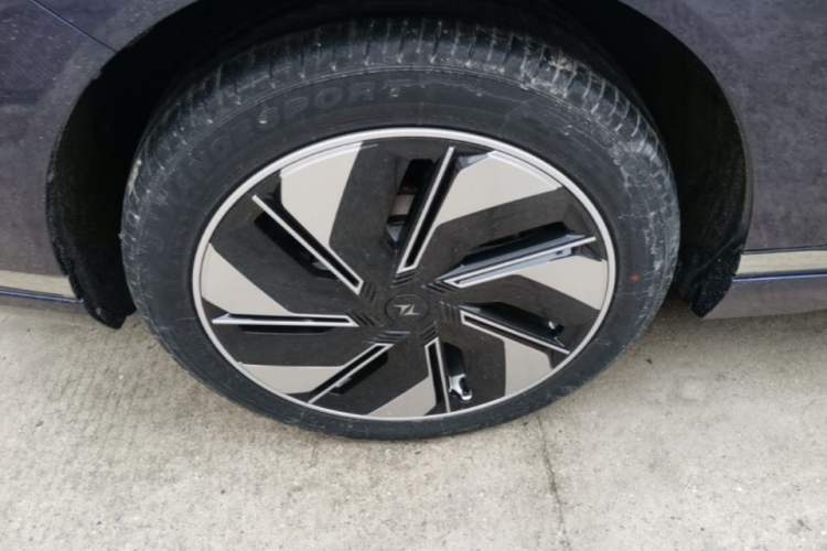 Used Dongfeng eπ eπ008 2024 636Max All-Electric Version 6 Seats Right Rear Wheel Hub