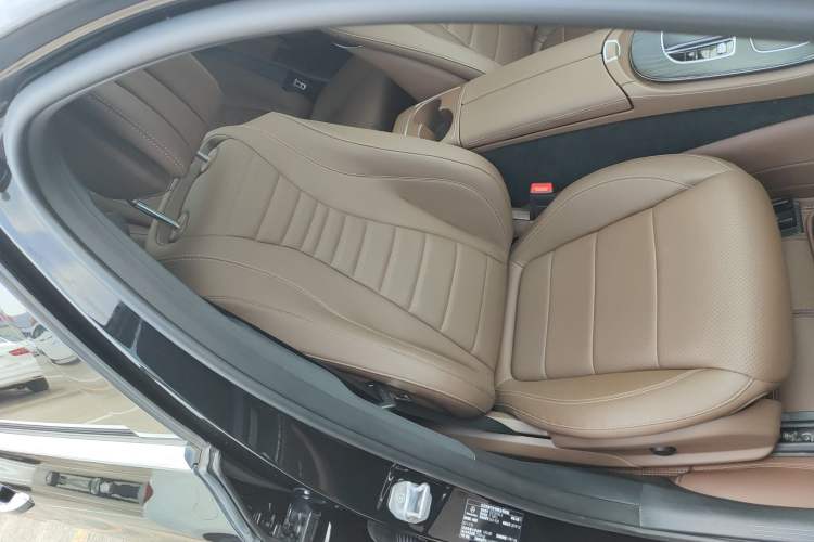 Used Mercedes-Benz E-Class 2020 E 300 L Sport Luxury Edition Right Front Seat