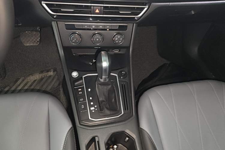 Used Volkswagen Lavida 2024 1.5L Automatic Starry Sky 5 Million Edition Gear Lever