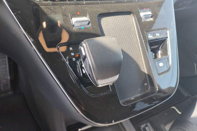 Used Hongqi HQ9 PHEV 2024 2.0T Four-Wheel Drive Business Edition Gear Lever