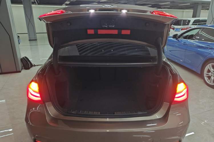 Used BMW 3 Series 2018 320Li Leading Model M Sport Package