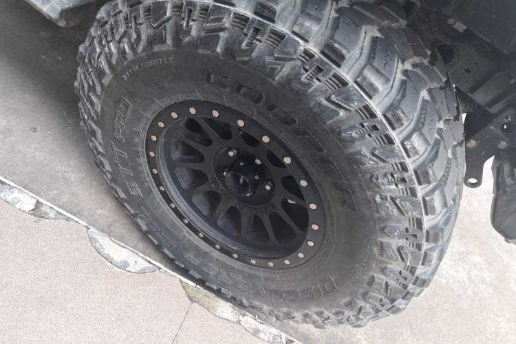 Used Jeep Wrangler  Right Front Wheel Hub