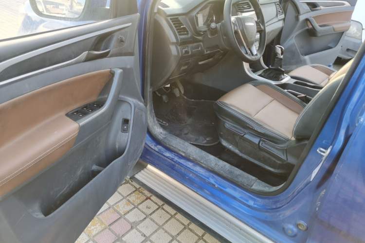 Used SAIC MAXUS T70 2020 2.0T Diesel Manual Two-Wheel Drive Australian Version with Long Bed and High Ground Clearance