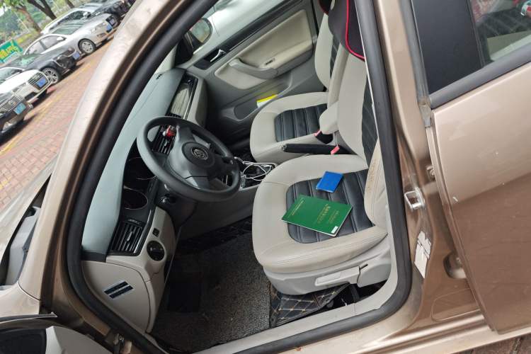 Used Volkswagen Bora 2013 1.6L Automatic Fashion Model Left Front Seat