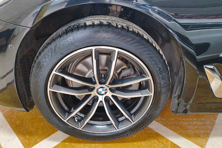 Used BMW 5 Series 2021 Facelifted 525Li M Sport Package Left Front Wheel Hub