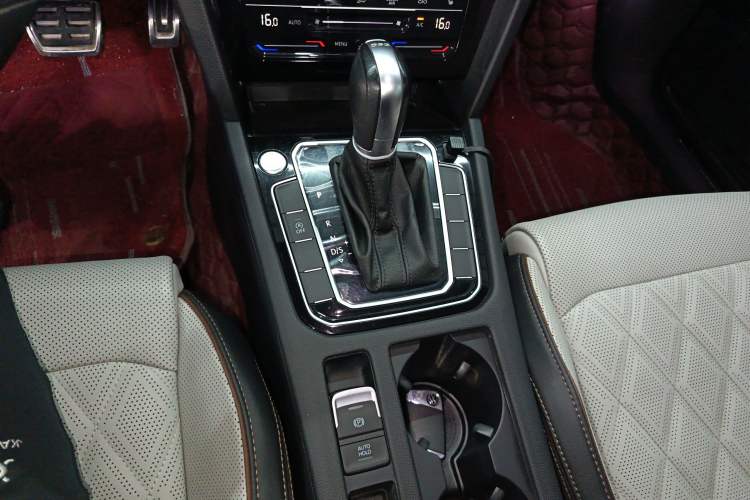 Used Volkswagen Magotan 2023 2 Million Units Limited Edition 330TSI DSG Leading Version Gear Lever