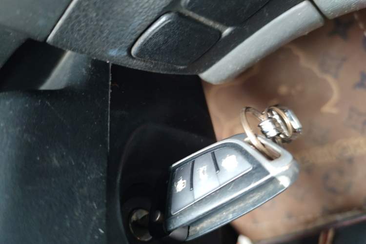 Used Dongfeng Shuaike 2013 Facelift 1.6L Manual Practical 7-Seater China V Standard