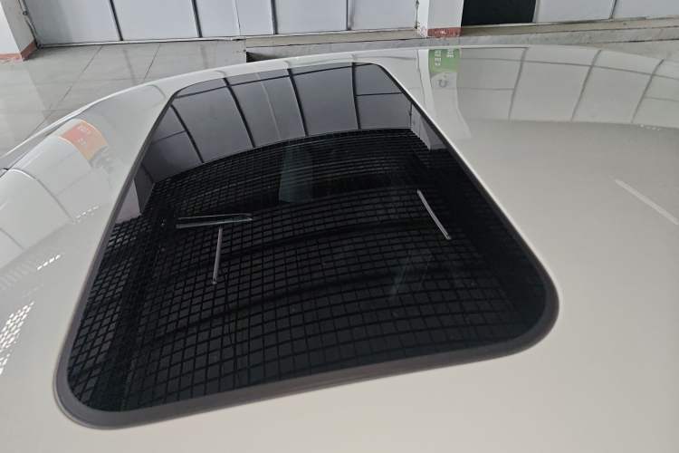 Used Geely Auto Emgrand 2023 4th Generation Champion Edition 1.5L CVT Prestige Model Roof