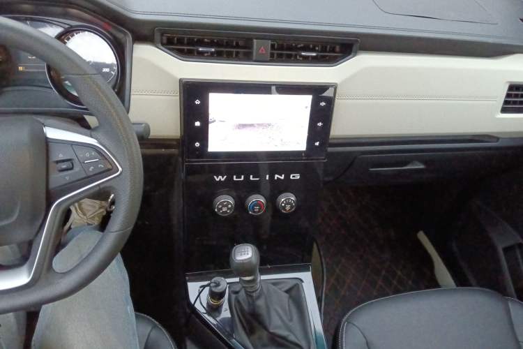 Used Wuling Hongguang PLUS 2019 1.5T Manual Luxury 7-Seater
