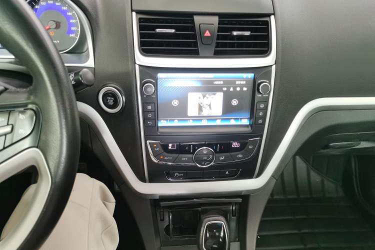 Used Geely Auto Emgrand 2016 Sedan 1.5L CVT Upward Version Audio And AC Panel