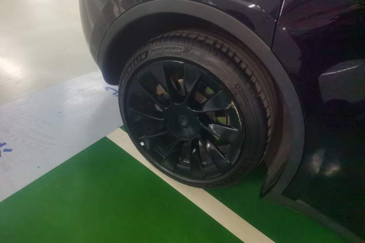 Used Tesla Model Y 2023 Long-Range All-Wheel-Drive Version