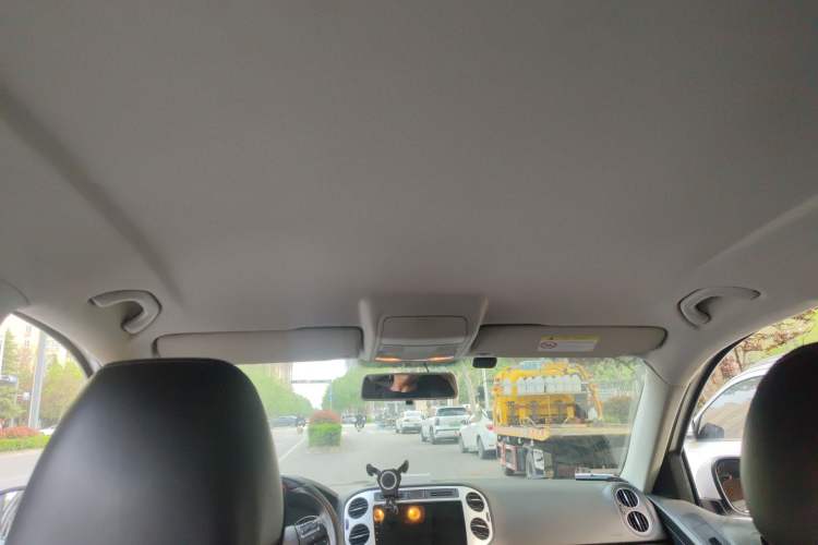 Used Volkswagen Tiguan 2016 300TSI Automatic Two-Wheel Drive Trend Edition Headliner