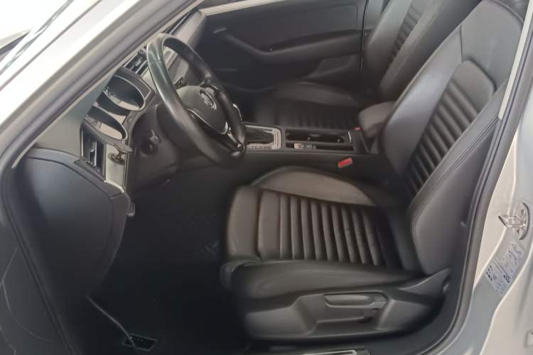 Used Volkswagen Magotan 2018 280TSI DSG Comfort Model Left Front Seat