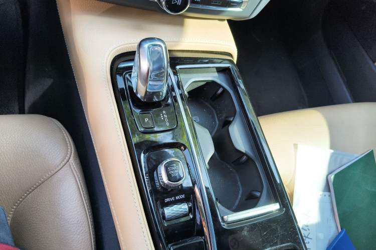 Used Volvo S90 New Energy 2019 T8 e-Drive Hybrid Intelligent Luxury Version China VI Standard
