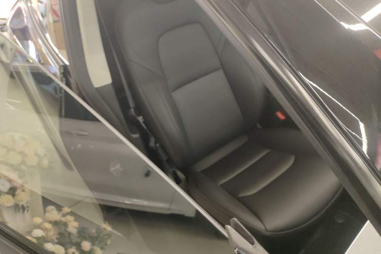 Used Tesla Model Y 2023 Long-Range All-Wheel-Drive Version
