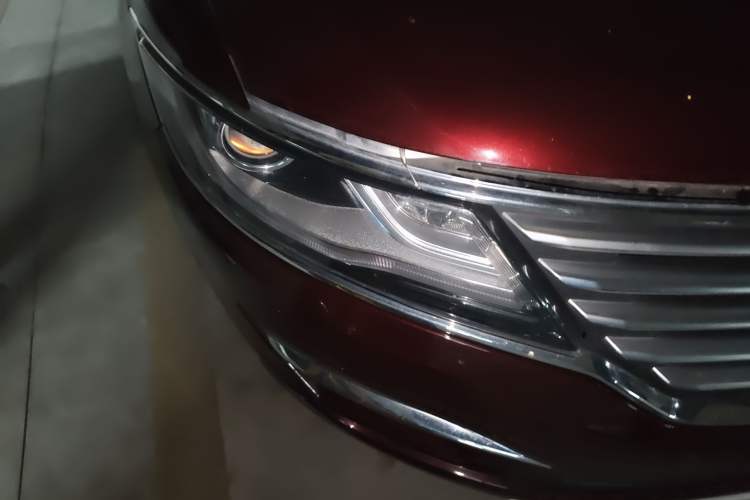 Used Lincoln MKC 2016 2.0T Two-Wheel Drive Luxury Edition Right Front Headlight