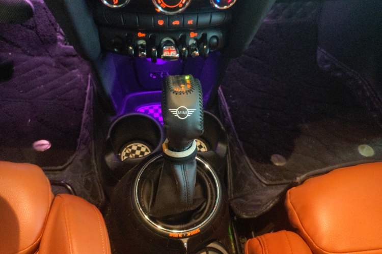 Used MINI 2016 1.5T COOPER Five-Door Edition Gear Lever