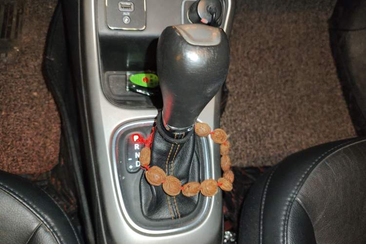 Used Jeep Compass 2019 200T Automatic Family Edition - Connected Large Screen Version Gear Lever