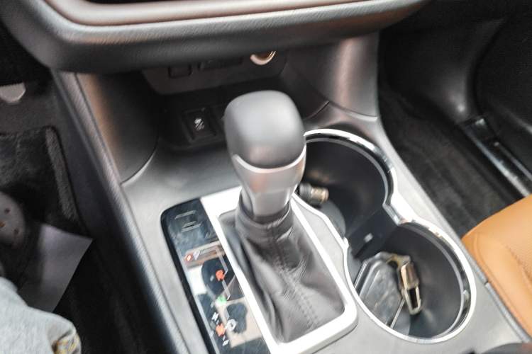 Used Toyota Highlander 2018 2.0T Four-Wheel Drive Knight Edition 7 Seats China VI Standard Gear Lever