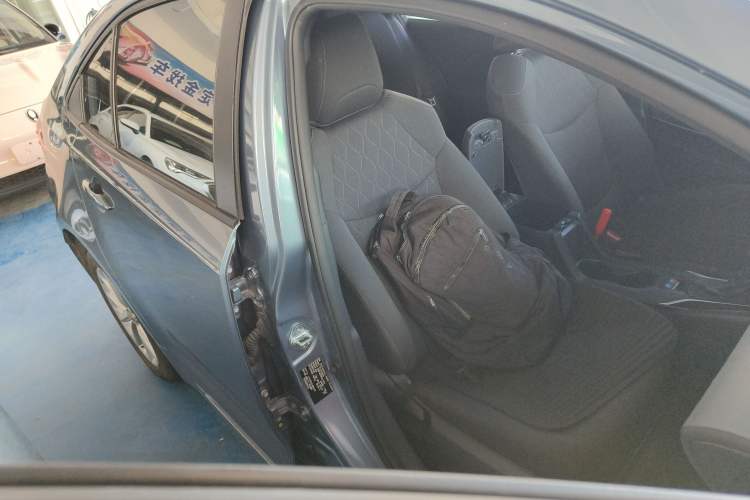 Used Toyota Corolla 2021 Dual-Motor 1.8L E-CVT Elite Edition Right Front Seat