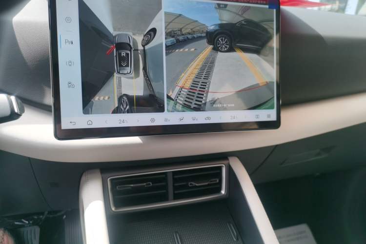 Used BYD Yuan UP 2025 Intelligent Driving Version 401 KM Dynamic Edition Audio And AC Panel