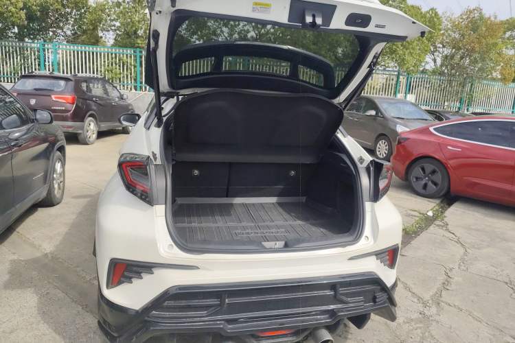 Used Toyota C-HR 2018 2.0L Luxury Edition China VI Standard Trunk