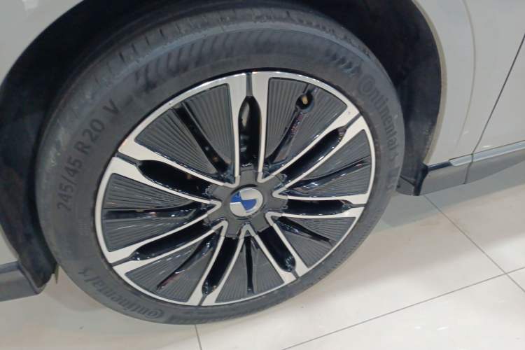 Used Denza N7 2024 630 All-Wheel Drive Intelligent Driving Max Edition Left Front Wheel Hub