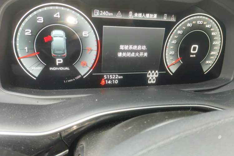 Used Audi Q7 2022 55 TFSI quattro S line Sport model Odometer Close Up