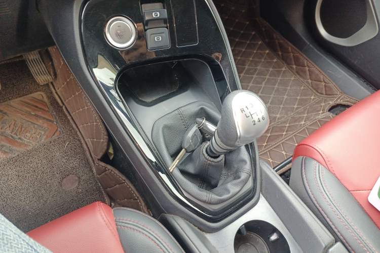 Used Haval H2s 2017 Red-Label 1.5T Manual Elite Model Gear Lever