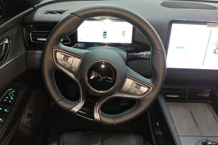 Used BYD Seal 06 New Energy 2025 DM-i Smart Drive 120KM Deluxe Model Steering Wheel