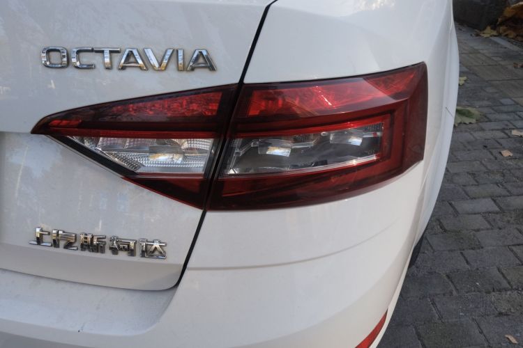 Used Skoda Octavia 2018 TSI230 DSG Comfort Edition Right Rear Taillight