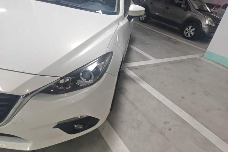 Used Mazda 3 Axela 2014 Hatchback 1.5L Manual Comfort Model
