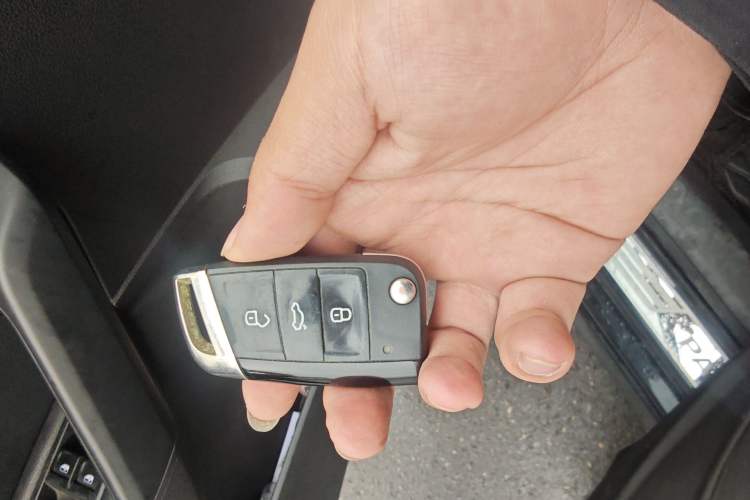 Used Volkswagen Passat 2017 330TSI DSG Luxury Edition Vehicle Key