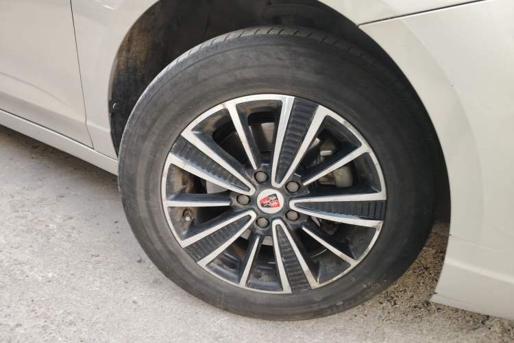 Used Roewe Ei5 2018 Internet Flagship Edition Right Front Wheel Hub
