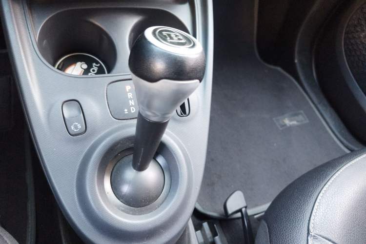 Used smart fortwo 2016 0.9T 66kW Hardtop Pioneer Edition Gear Lever