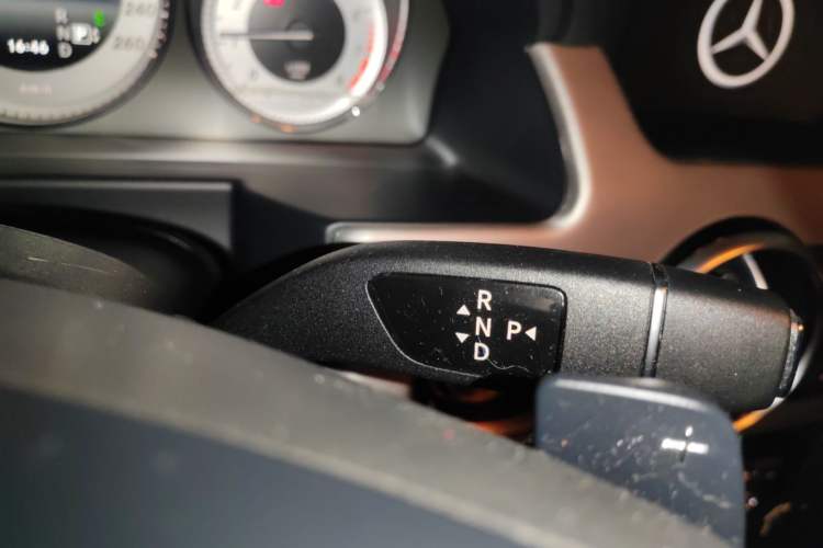 Used Mercedes-Benz GLK-Class 2013 GLK 300 4MATIC Fashion Model Gear Lever