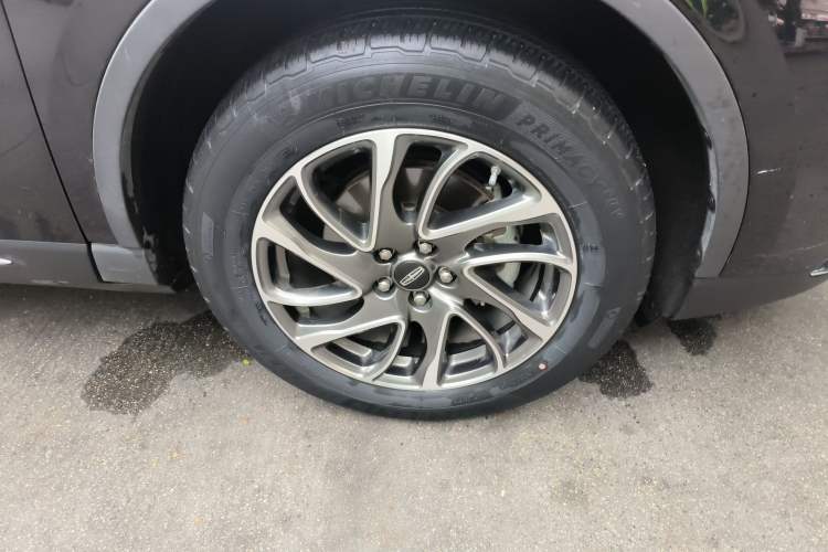 Used Lincoln Corsair 2020 2.0T Two-Wheel Drive Luxury Edition Right Front Wheel Hub