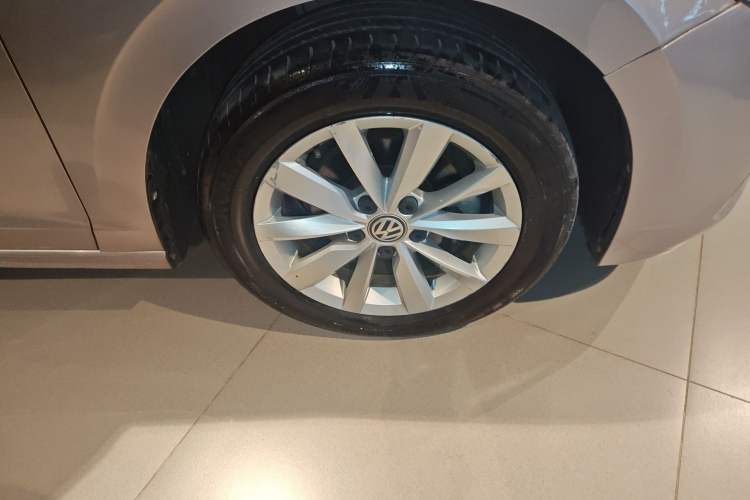 Used Volkswagen Bora 2020 1.5L Automatic Comfort Model Right Front Wheel Hub