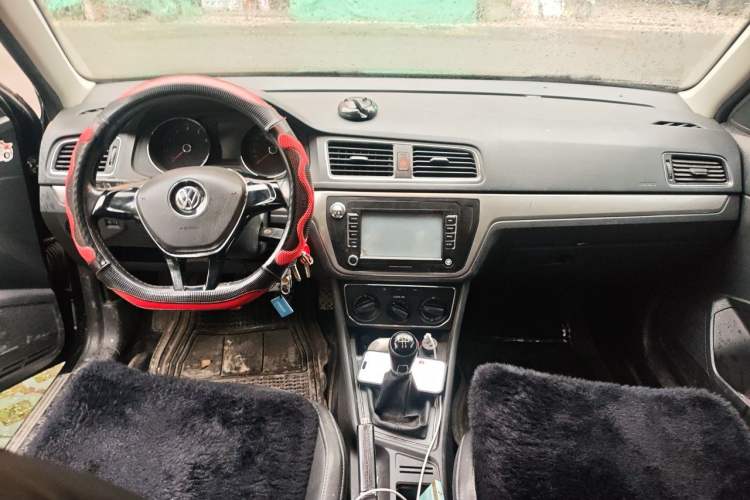 Used Volkswagen Lavida 2015 1.6L Manual Comfort Edition Center Console