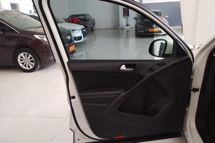 Used Volkswagen Tiguan L 2016 300TSI Automatic Two-Wheel Drive Trend Edition